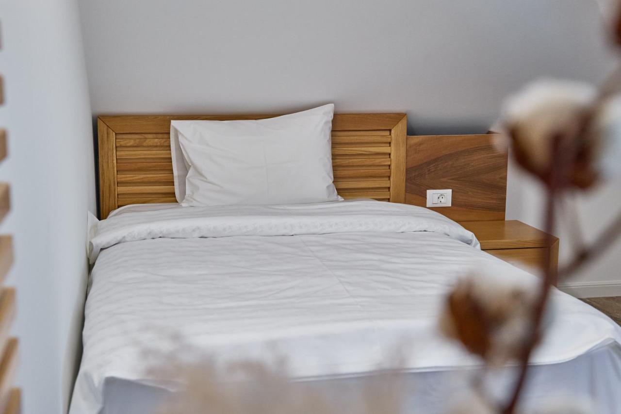 Hotel Eden Rimnicu Sarat Exteriör bild