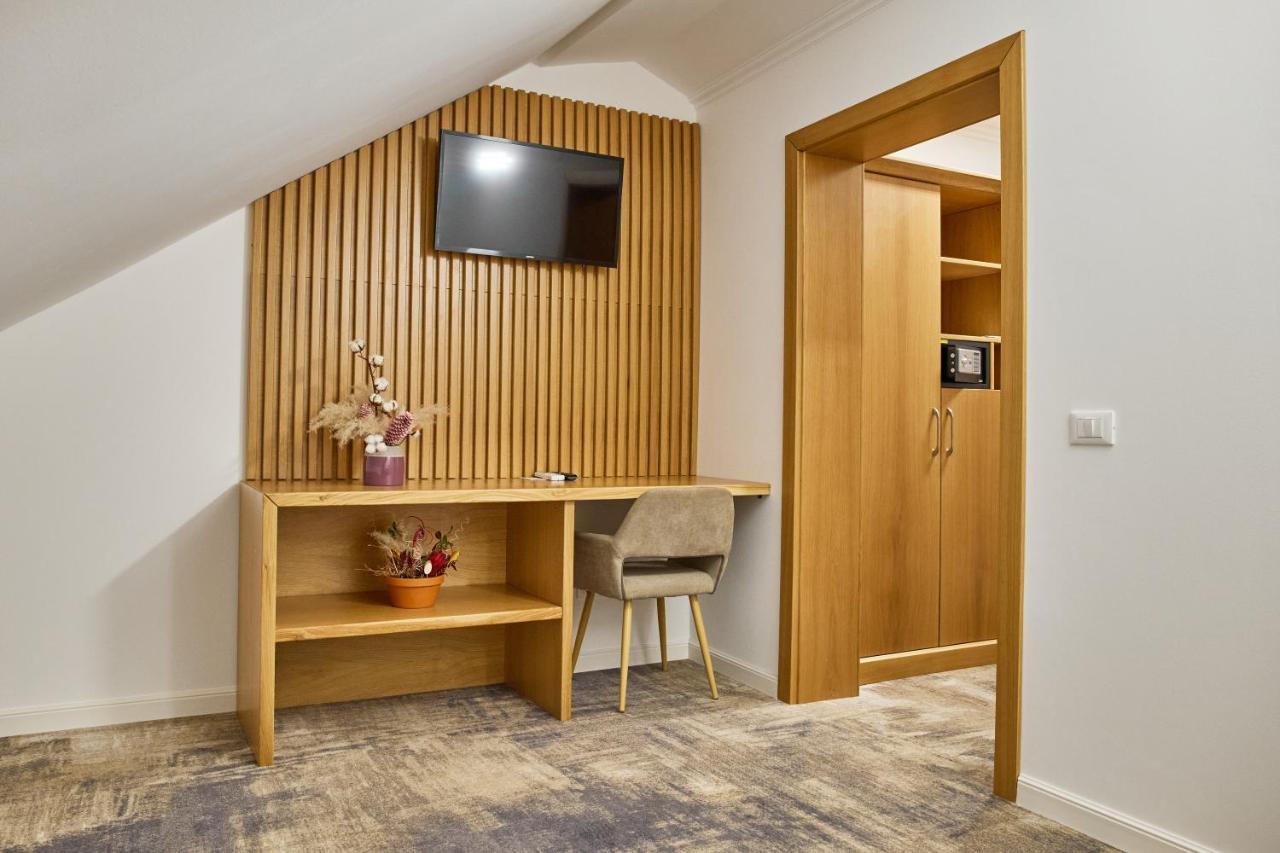Hotel Eden Rimnicu Sarat Exteriör bild