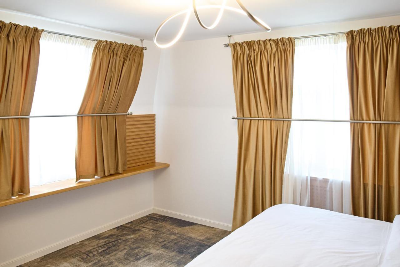 Hotel Eden Rimnicu Sarat Exteriör bild