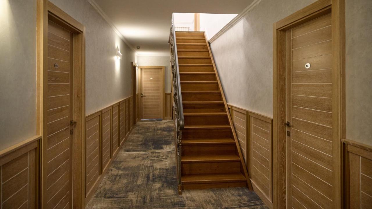 Hotel Eden Rimnicu Sarat Exteriör bild