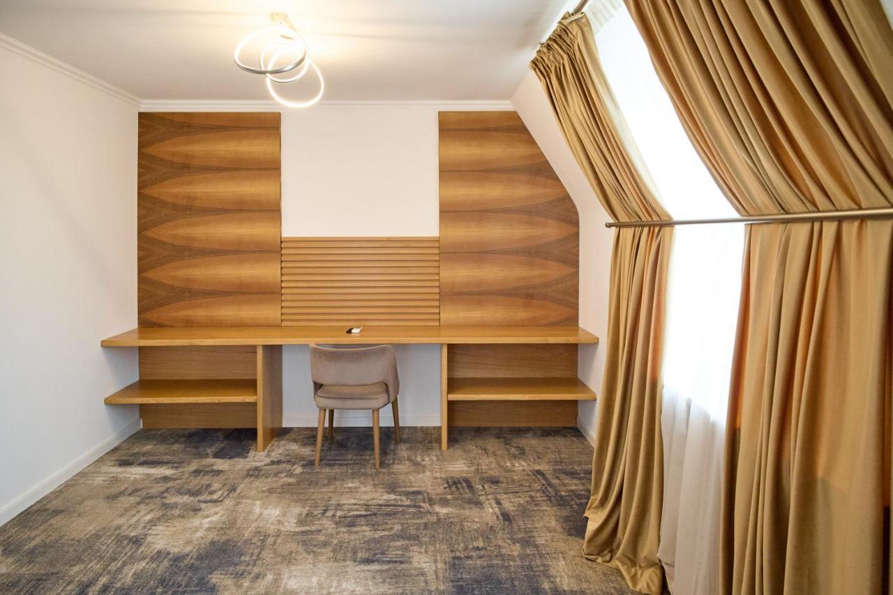 Hotel Eden Rimnicu Sarat Exteriör bild